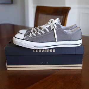 Men's Check Taylor All Star Classic.  Gray.  Size 10.